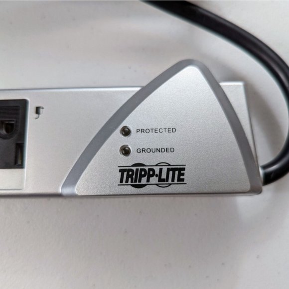 TRIP-LITE Model TLP707TEL 7 Outlets Surge Suppressor 7ft Cord - Picture 2 of 6